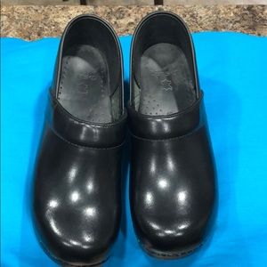 Dansko Black clogs Brand New
